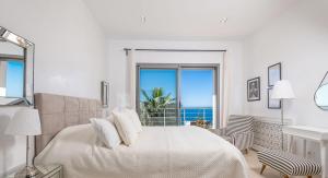a bedroom with a bed with a view of the ocean at Borderline in Al Matlīn +16 photos