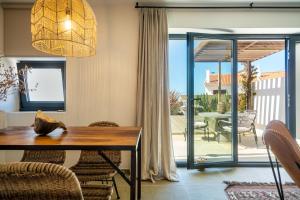 a dining room with a table and chairs and a patio at Viladraga - Casa da Ursa in Colares