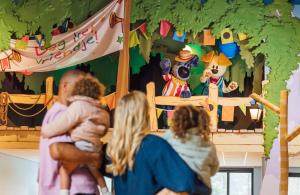 a group of people standing in front of a play structure at Familie Resort de Tovertuin in Hoogerheide