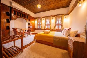 a bedroom with a bed and a table and chairs at Birol Sengun Bag Evi in Safranbolu