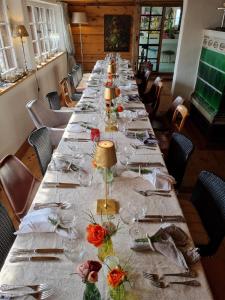 a long table with glasses and flowers on it at Keiser`s Kammer in Meisterschwanden +21 photos