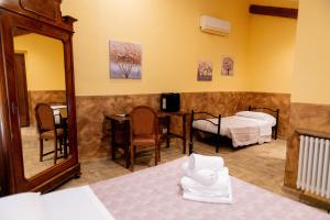 a room with two beds and a mirror at Agriturismo la fornace in Como