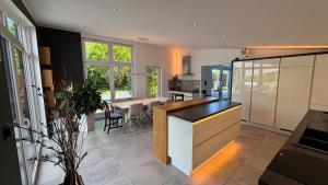 a kitchen and dining room with a table and chairs at Exklusives Architektenhaus, Pool und Privateinfahrt in Mönchengladbach