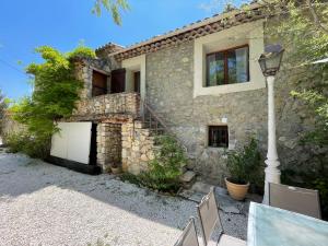 a stone house with a staircase in front of it at Le Gite des Anges du Verdon in Trigance