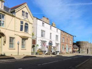 a street with buildings on the side of the road at Castle Gardens Apartment in Beaumaris