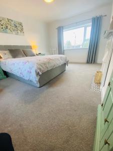 a bedroom with a bed and a window at The Townhouse Dungloe in Dungloe