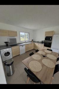 a kitchen with a table and some chairs in it at Résidence A Traggina in Prunelli-di-Fiumorbo