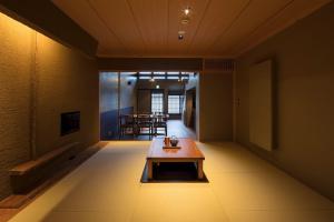 a room with a table in the middle of a room at Masarigusa Machiya House in Kyoto