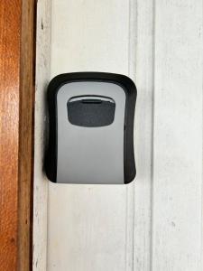 a black and white door handle on a door at Mirante Itajubá in Barra Velha