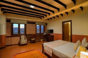 Rúm í herbergi á Traditional Comfort Boutique Hotel