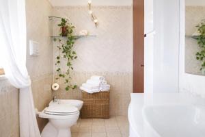 a bathroom with a toilet and a sink and a tub at Casa di Rita in Morlupo +17 photos