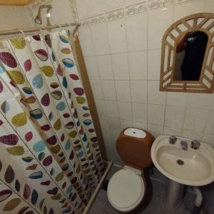 a bathroom with a toilet and a sink at Alquiler por Día SyA Cipolletti in Cipolletti