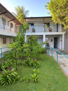 a garden in front of a building with plants at Pousada Costa Azul in Paulista