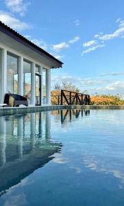 a swimming pool in front of a house at Altos de Santa Catalina in Soná