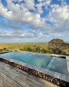 a swimming pool on top of a wooden deck at Altos de Santa Catalina in Soná