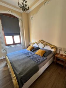 a bedroom with a large bed with a large window at Alte Post Sondershausen in Sondershausen