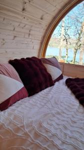 a large bed in a room with a window at Tonneau Bourgignon in Le Rousset