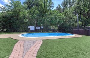a swimming pool in the middle of a yard at Great 1BR Mid-Term Apartment in Denton