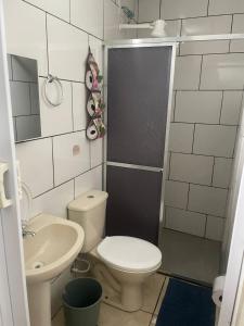 a small bathroom with a toilet and a sink at Pousada Chuá Chuá in Conservatória