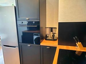 a kitchen with a blender on a counter at Le Cocon Clermontois - T2 Centre in Clermont-Ferrand +7 photos