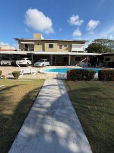 a house with a swimming pool in front of it at CasaMar21- 12 km de Maceió e 10 km FRAN6 in Maceió