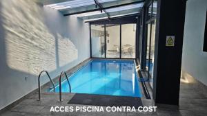 a swimming pool in the middle of a building at du Mio in Eforie Nord