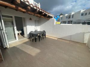 a patio with a table and chairs on a balcony at Can Fede in Cala Tarida