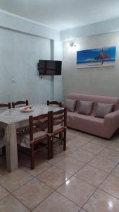 a living room with a table and a couch at Perla del mare Ionio in Fondachello