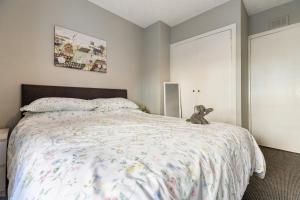 a bedroom with a bed with a teddy bear sitting on it at Mar Apartment in Stirling