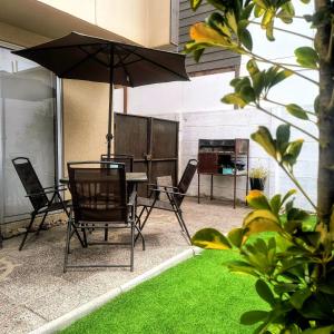a patio with a table and chairs and an umbrella at CHEZ GERARDo ! in La Serena