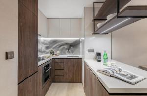 Ascott Orchard Singapore的厨房或小厨房