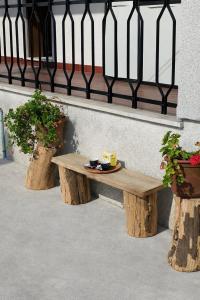a wooden bench with a cup of coffee on it at Casa da Tia in Poutena