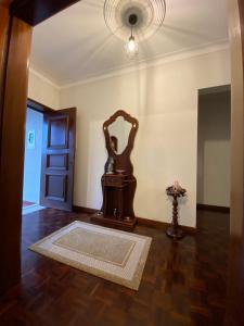 a room with a statue on the floor and a table at Casa da Tia in Poutena +27 photos