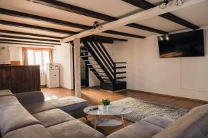 a living room with a couch and a table at Zen Home in Mihai Viteazu