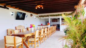 a dining room with a wooden table and chairs at Casa Bugambilia in Paso Hondo