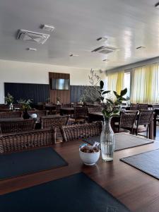 a room with a table and a vase with flowers in it at Hotel Essência Campo Erê in Campo Erê +17 photos