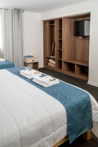 เตียงในห้องที่ VIP Hotel