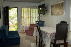 a dining room with a table and a chair and a window at Alojamiento Rural Casa de Campo Erika Sofia in Rivera
