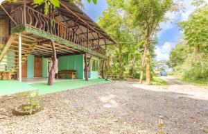 an exterior view of a house with a gambrel roof at Sloth House Rio Celeste in Rio Celeste