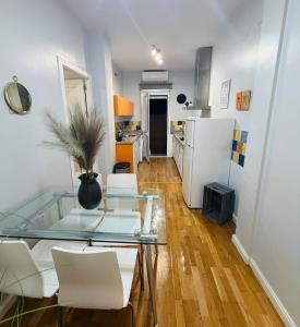 a living room with a glass table and white appliances at Apto Tramontana 98 in El Puerto de Santa María