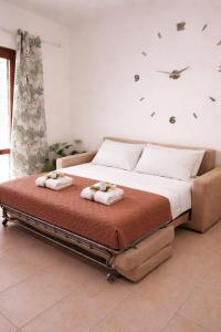 a bedroom with a bed with two towels on it at Blossom House in Isola delle Femmine