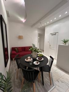 a living room with a table and chairs and a red couch at Golden Residence in Vienna