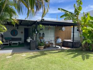 a backyard with a house with a patio at Nela’s Beach House in Arecibo