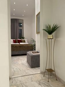 a living room with a couch and a table at Golden Residence in Vienna