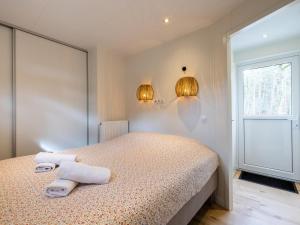 a bedroom with a bed with two towels on it at Het Hertenpad in Hattemerbroek