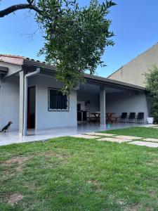 Foto de Quarto com area de descanso