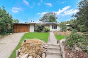a house with a gate and a driveway at Blue Moon in Beechworth