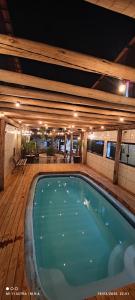 a swimming pool on a patio at night at Kitnet Diskbeer in Itaparica