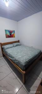 a bed is sitting in a room with at Kitnet Diskbeer in Itaparica +11 photos