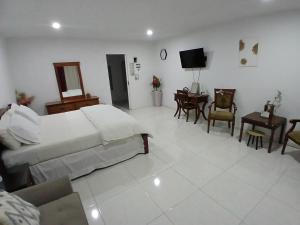 a bedroom with a bed and a table and chairs at Cayenas Apartament in Willemstad
